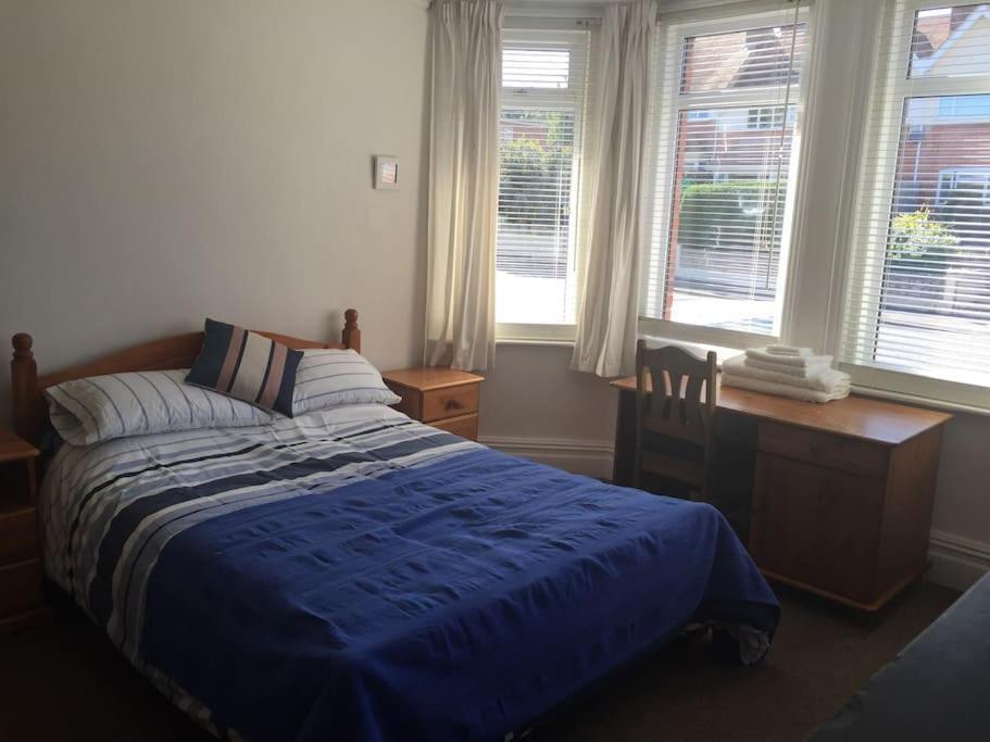 Spacious 5 Large Bedroom Victorian House - Beach 2 Miles Poole Exterior photo
